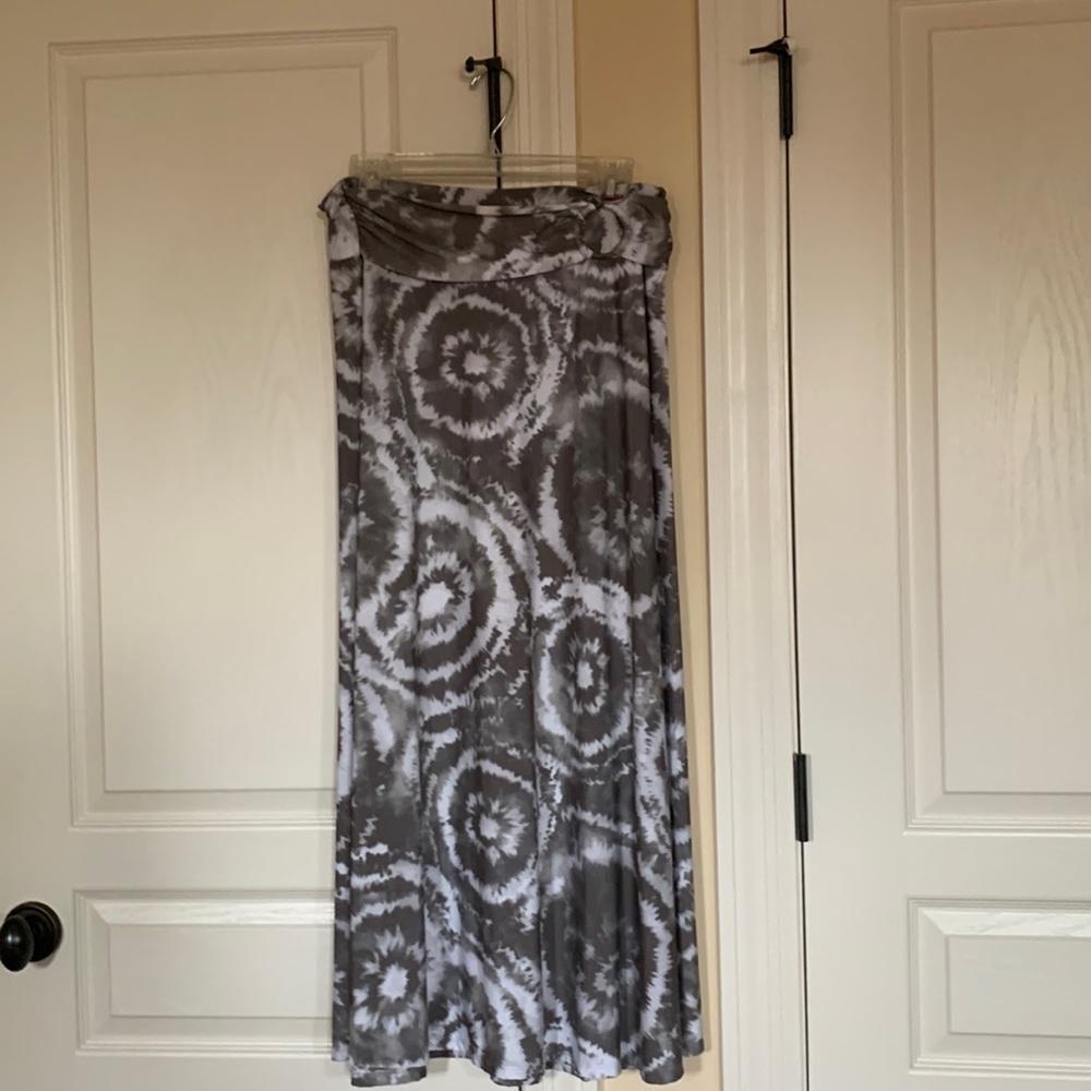 Grey and white tie dyed look maxi skirt.